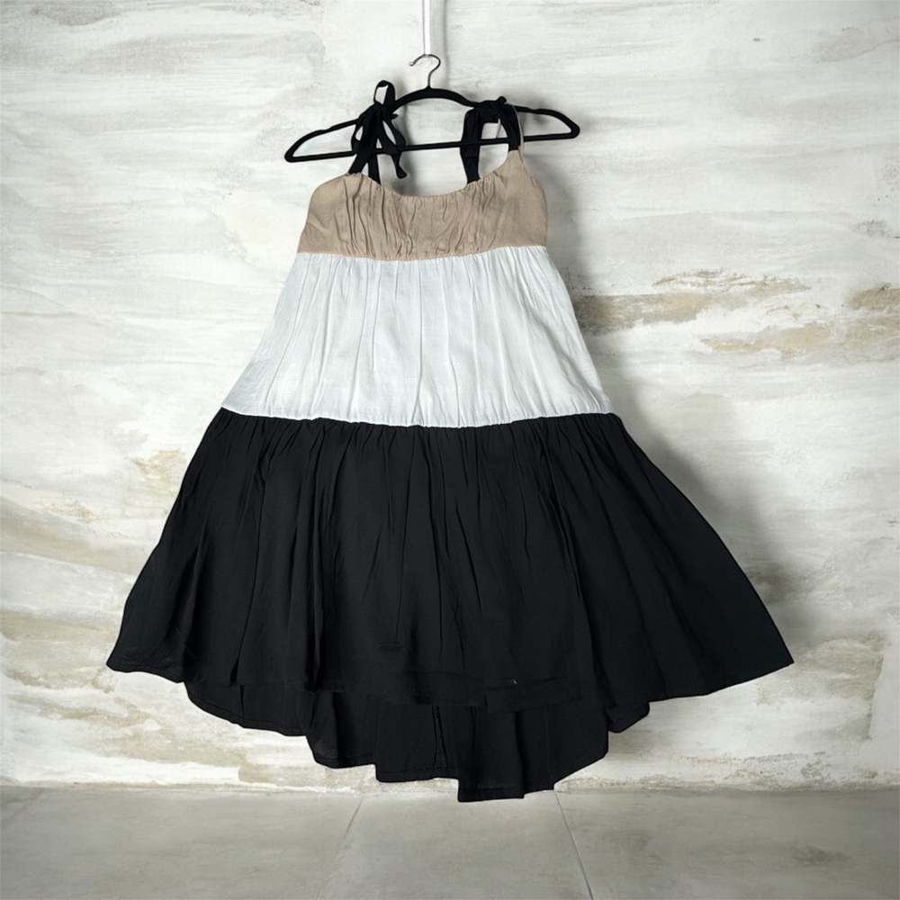 Francesca's Collections Tan, White, and Black Casual Dress